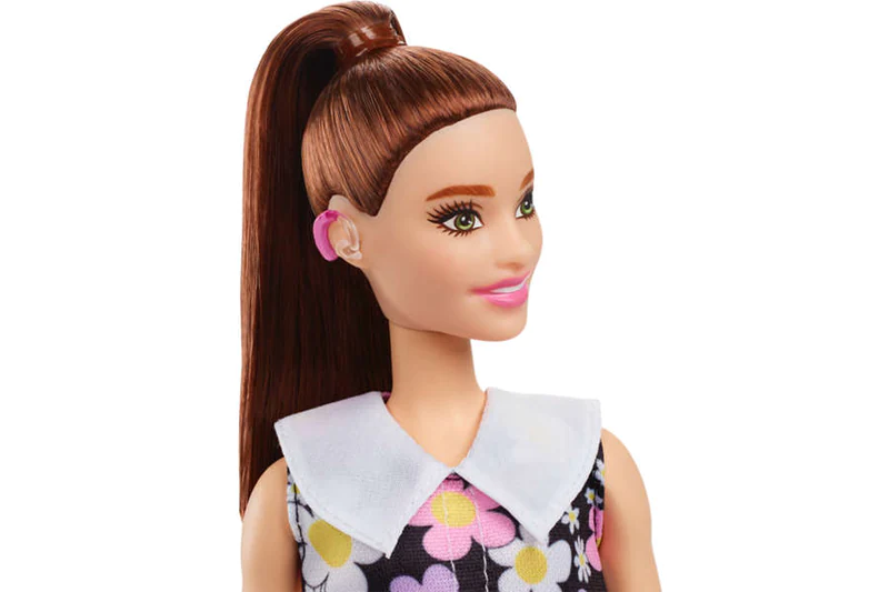 Необычная кукла Барби со слуховым аппаратом